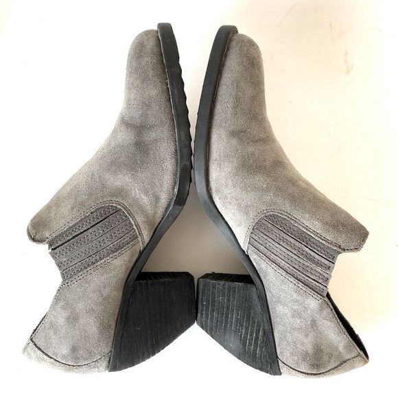 Born Tope Gray Suede Leather Heeled Boots Side Gore Sz 10 Boho Coastal Chic - Picture 10 of 15